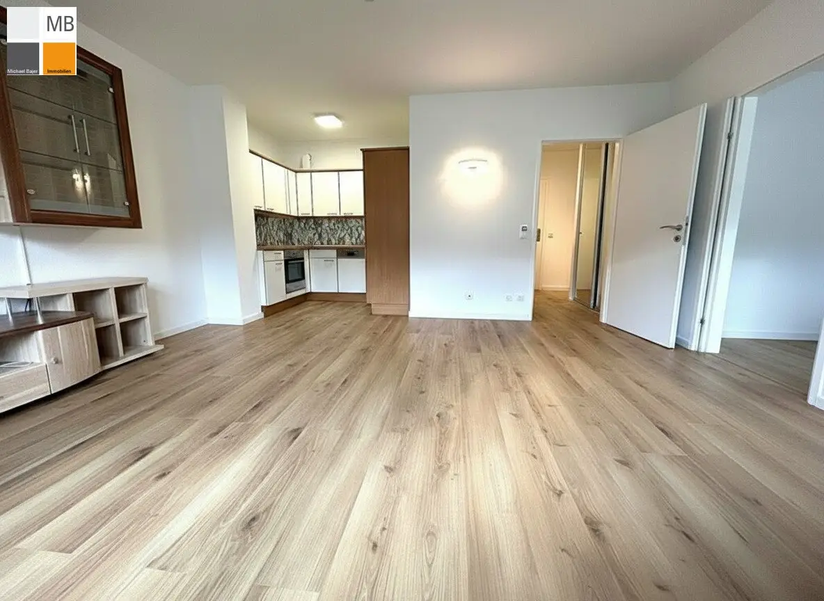 Pure sun, elevator, quiet and the U6 around the corner I MB IMMOBILIEN
