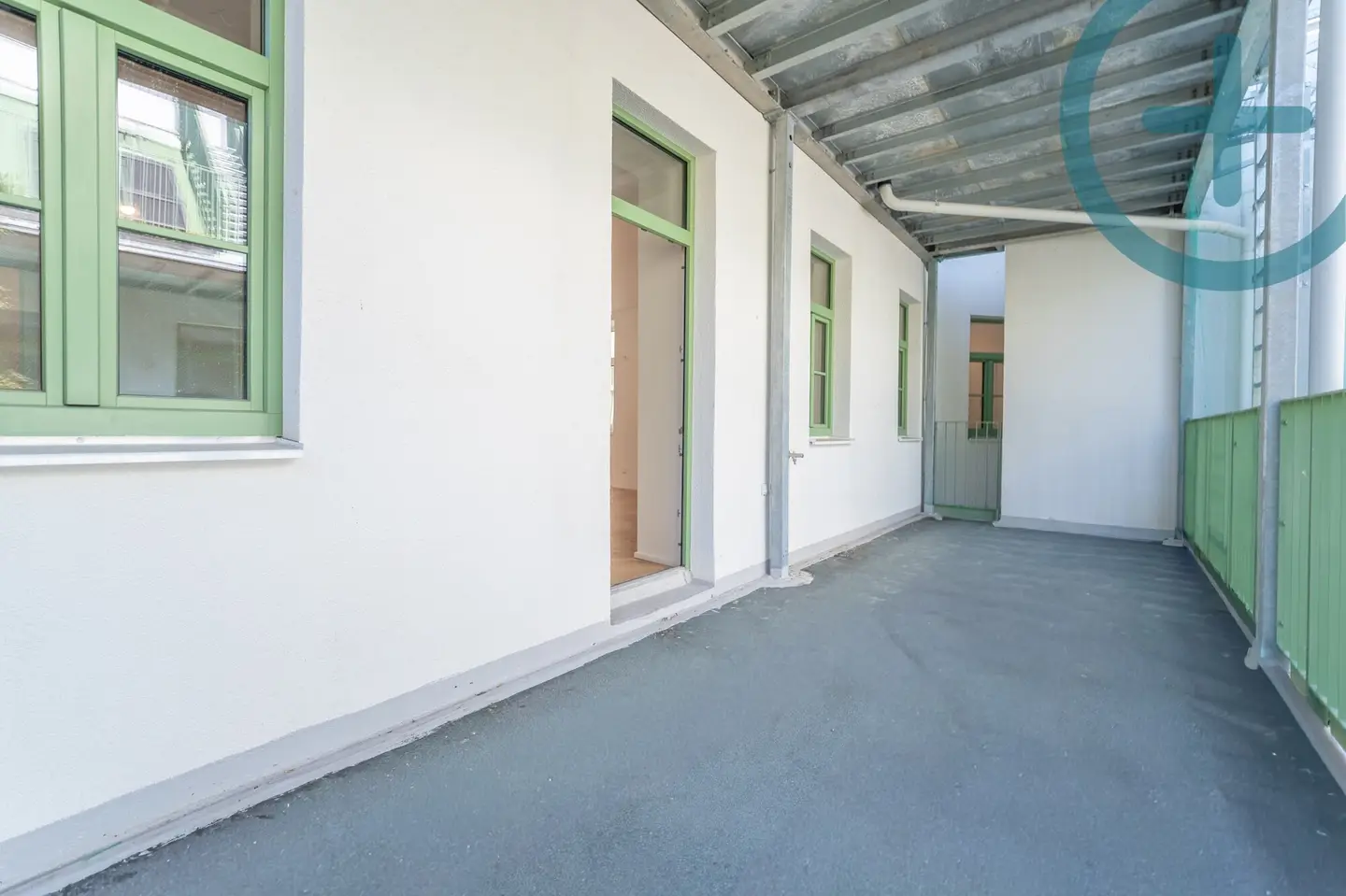Altbauwohnung mit großzügigem Balkon und Charme