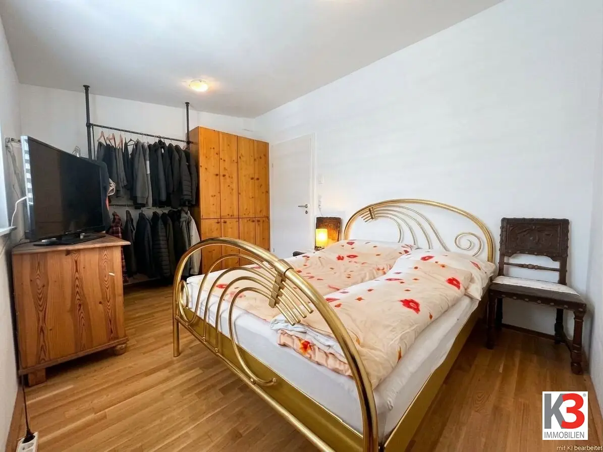 K3 - LIKE-NEW 2-room apartment with approx. 23 m² roof terrace Own underground parking space + own carport space already included!