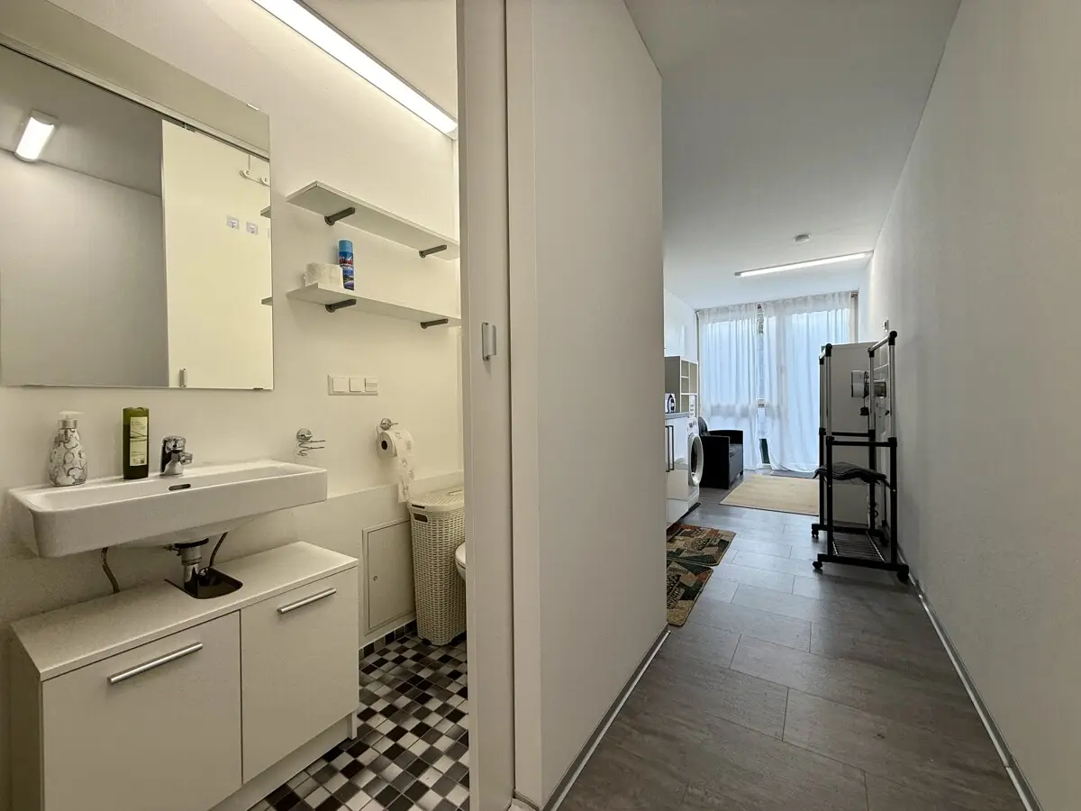 Ruhige Erdgeschosswohnung mit privater Terrasse und Parkplatz