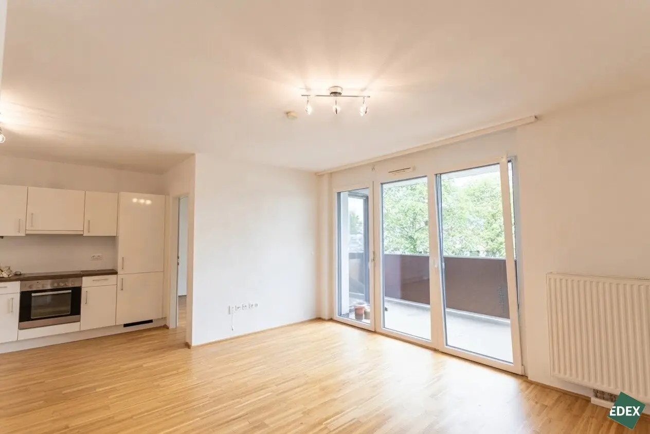 New Price - Attractive 2-room Apartment with Balcony near Denglerpark - Ideal for Singles or Couples