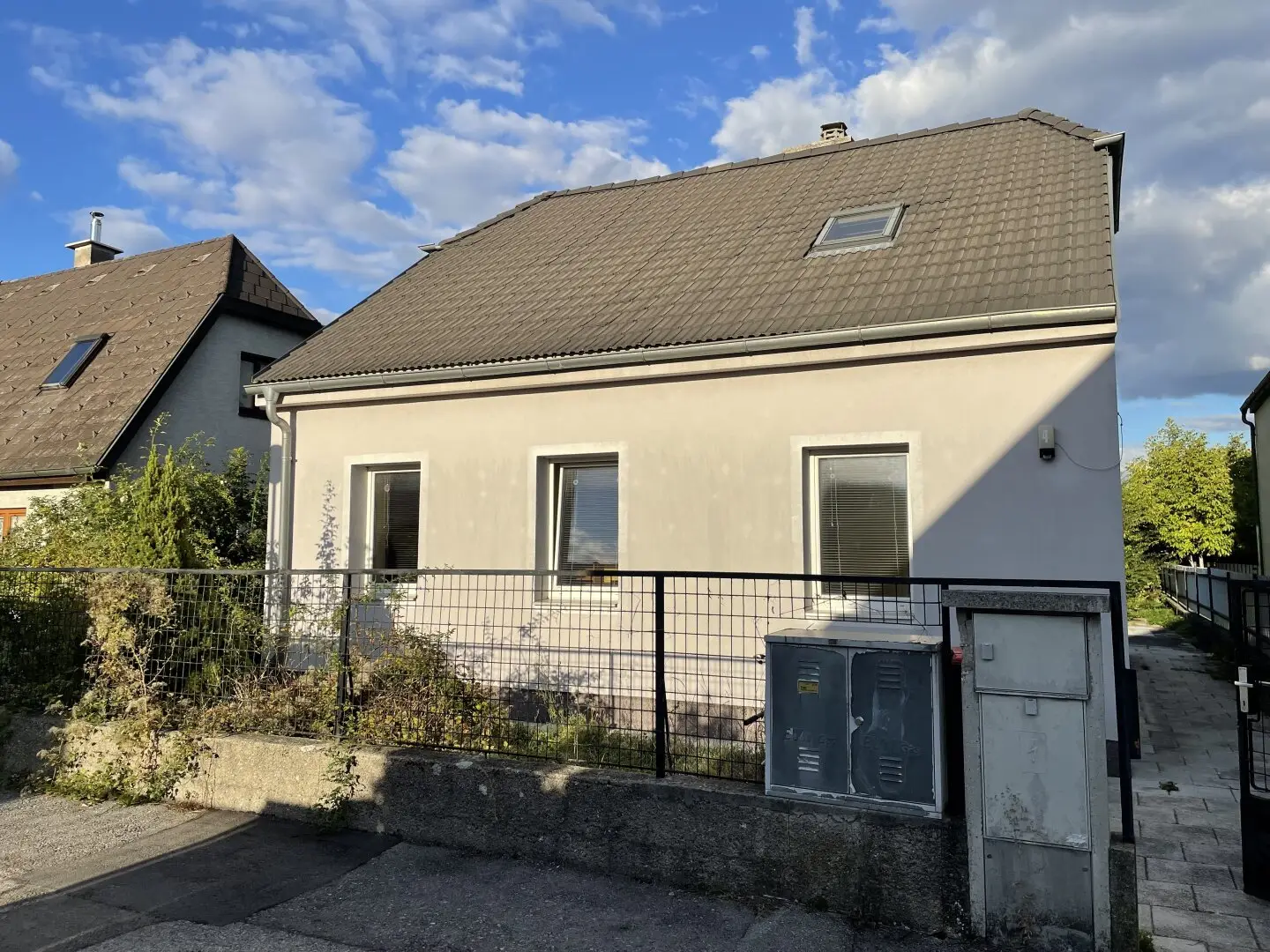 HÜBSCHES EINFAMILIENHAUS IN BRUNN AM GEBIRGE -- GARTENHÜTTE!