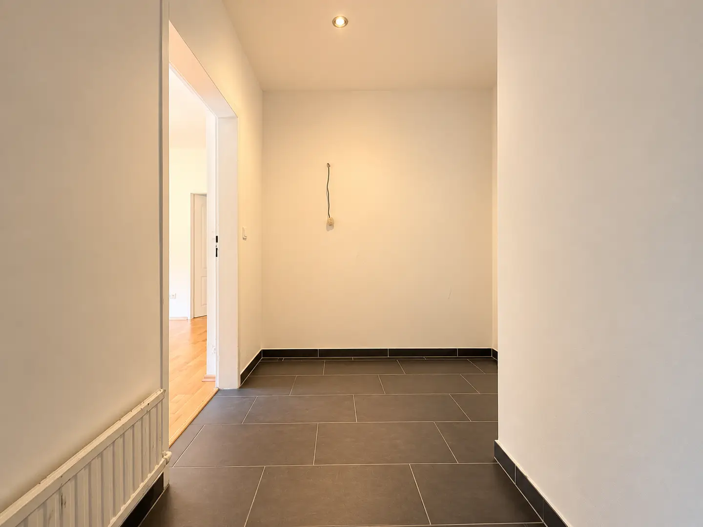 Light filled Wohnung with open fireplace in green quiet location