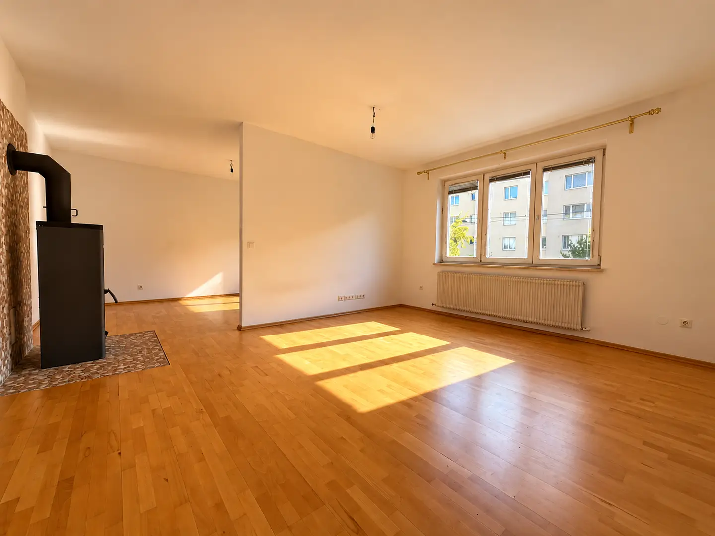 Light filled Wohnung with open fireplace in green quiet location