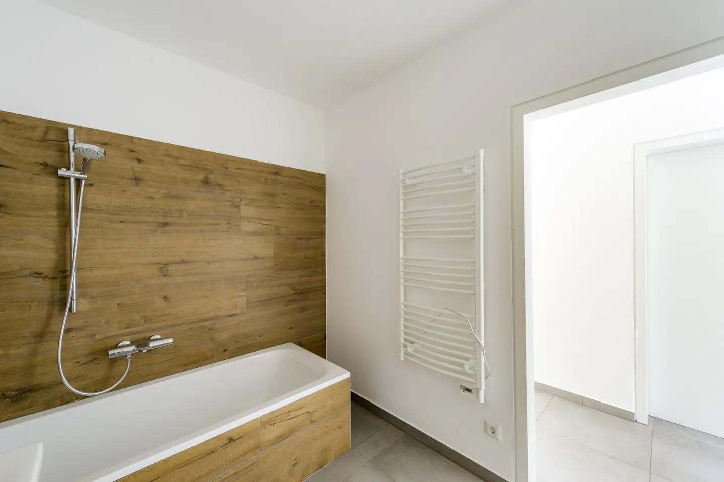 Sonne im Wohnzimmer. Natur vor der Tür. Moderne 4-Zimmer-Mietwohnung mit Südwest-Balkon und zwei Carports in Kirchschlag