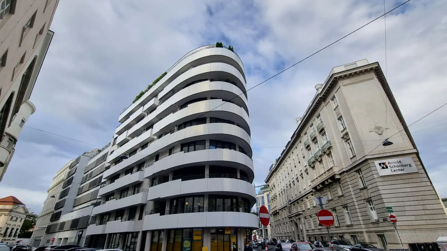 Möblierte Wohnung nahe Schwarzenbergplatz mit Balkon