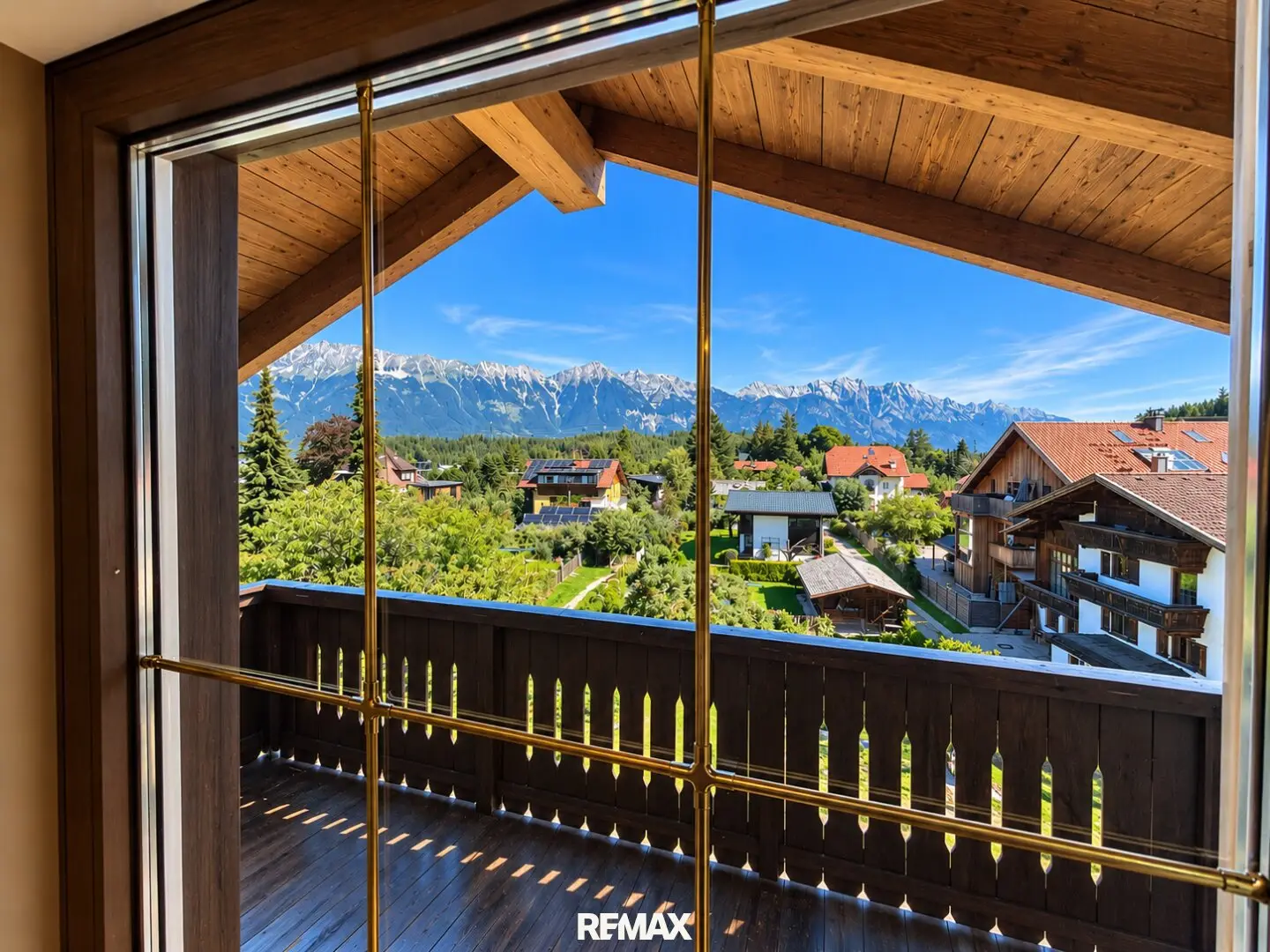 Living with Character above the Roofs of Igls
