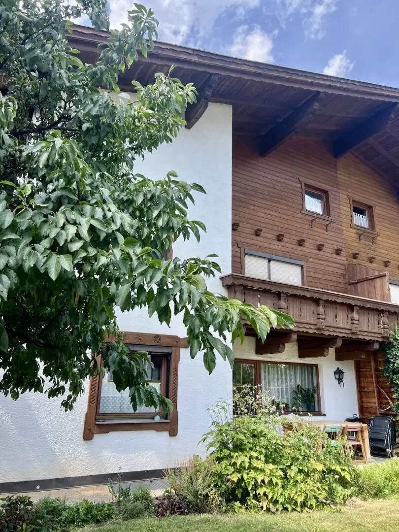 Spacious semi-detached house, approx. 130m², with large garden in Volders