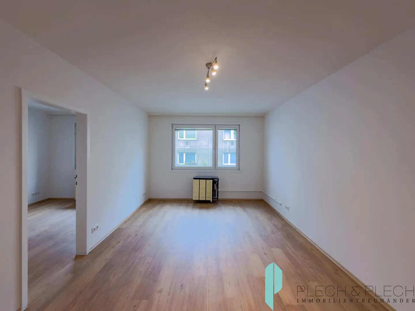 Suitable for 3-person flatshare | Spacious 4-room apartment with loggia &amp; elevator | U4 &amp; U6 Längenfeldgasse