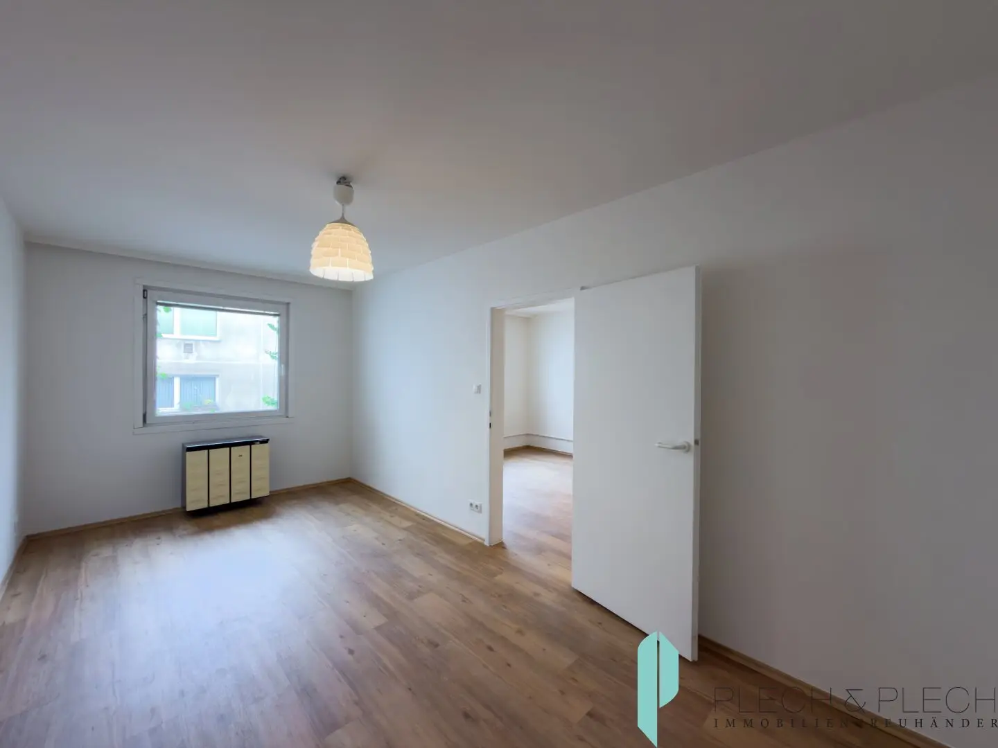 Suitable for 3-person flatshare | Spacious 4-room apartment with loggia &amp; elevator | U4 &amp; U6 Längenfeldgasse