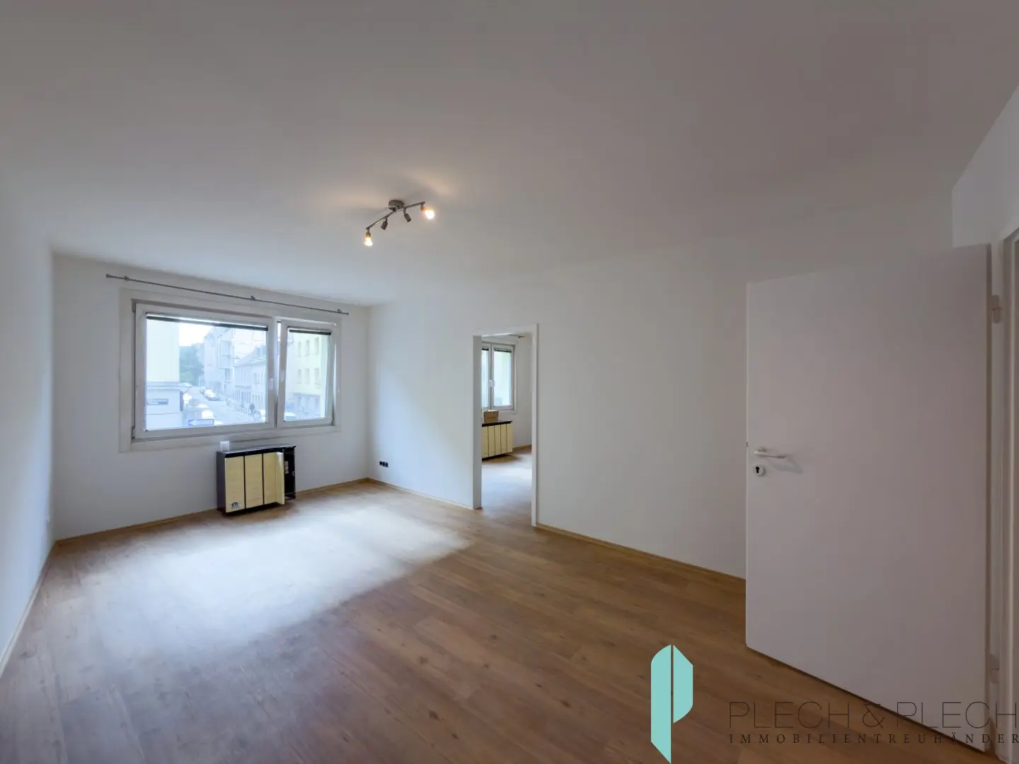 Suitable for 3-person flatshare | Spacious 4-room apartment with loggia &amp; elevator | U4 &amp; U6 Längenfeldgasse