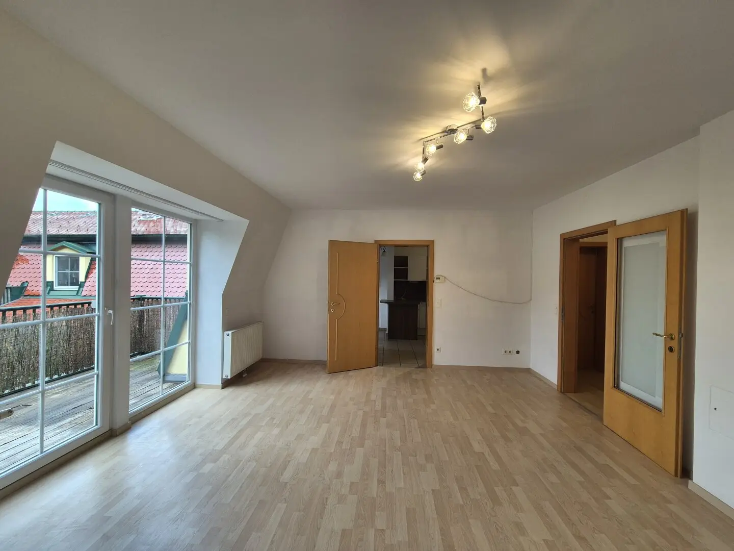 3 Zimmer Wohnung mit Balkon im Herzen von Pitten!
