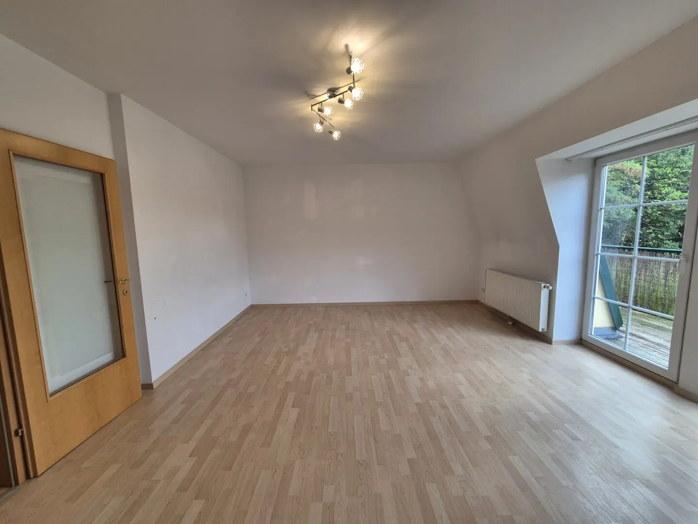 3 Zimmer Wohnung mit Balkon im Herzen von Pitten!