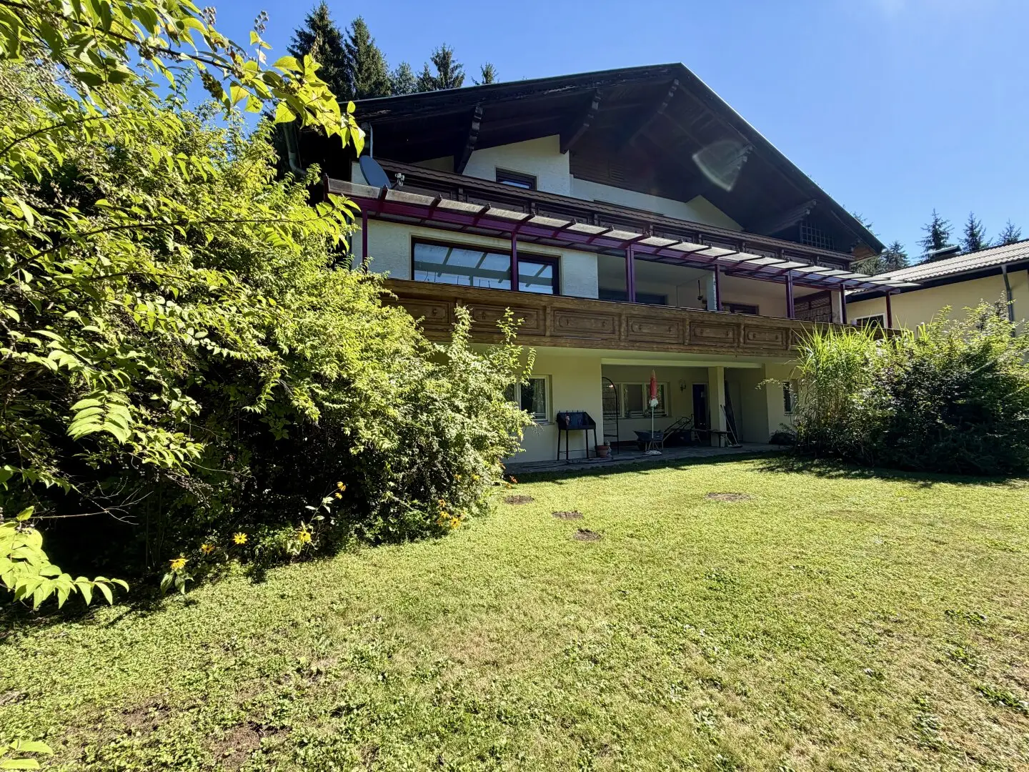 STADTNAH &amp; IM GRÜNEN - FAMILIENHAUS MIT ZWEI WOHNEINHEITEN &amp; WALDRANDLAGE!