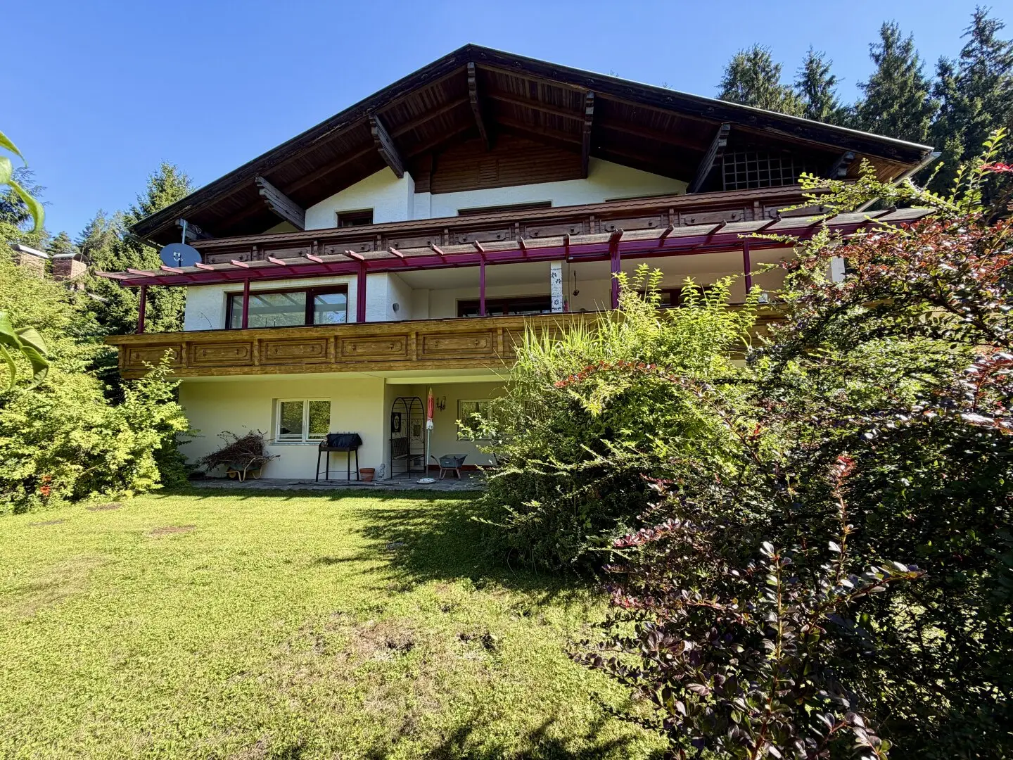 STADTNAH &amp; IM GRÜNEN - FAMILIENHAUS MIT ZWEI WOHNEINHEITEN &amp; WALDRANDLAGE!