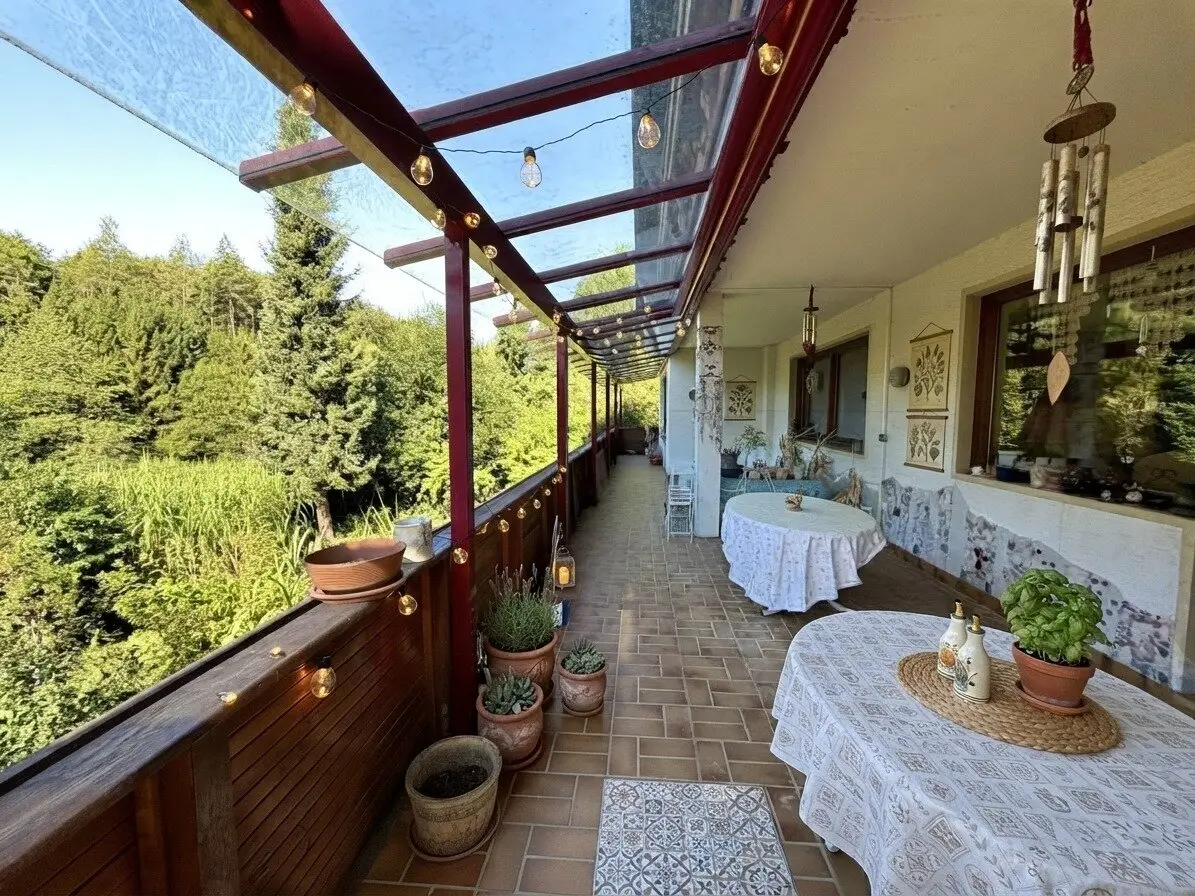 STADTNAH &amp; IM GRÜNEN - FAMILIENHAUS MIT ZWEI WOHNEINHEITEN &amp; WALDRANDLAGE!