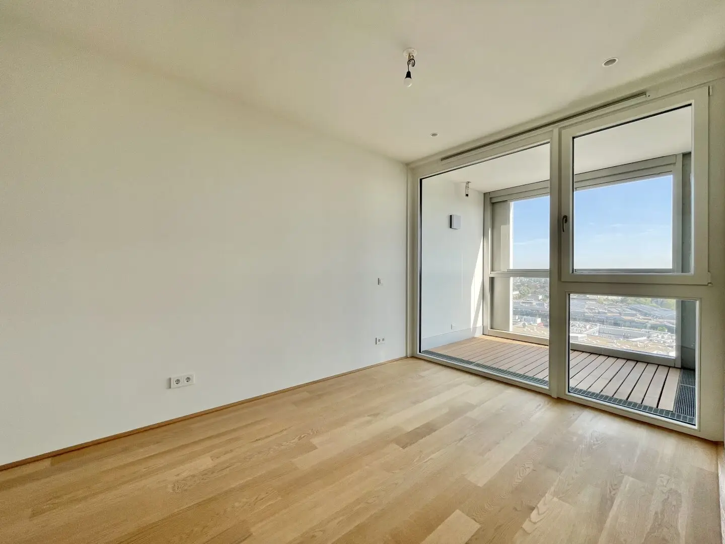 DONAUBLICK TOP MODERN 2 ROOM WITH LOGGIA + POOL + SAUNA + FITNESS