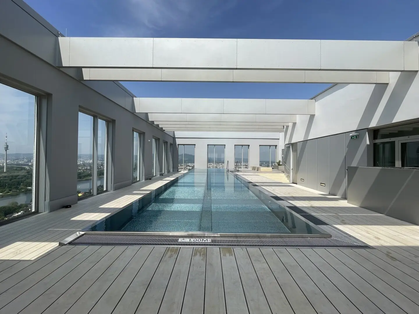 DONAUBLICK TOP MODERN 2 ROOM WITH LOGGIA + POOL + SAUNA + FITNESS
