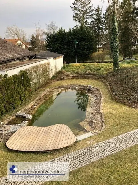 Ein Haus für Gartenliebhaber mit Feuerstelle,  Schwimmteich und  Laube
