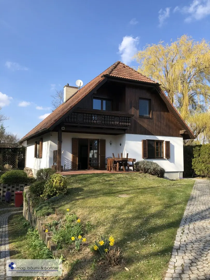 Ein Haus mit 4 Schlafzimmern Feuerstelle, Schwimmteich und Laube