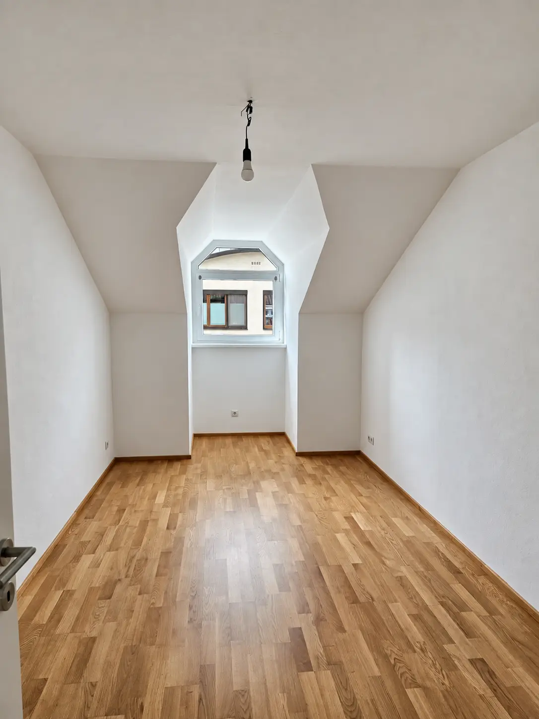 Helle modernisierte Wohnung mit überdachter Terrasse