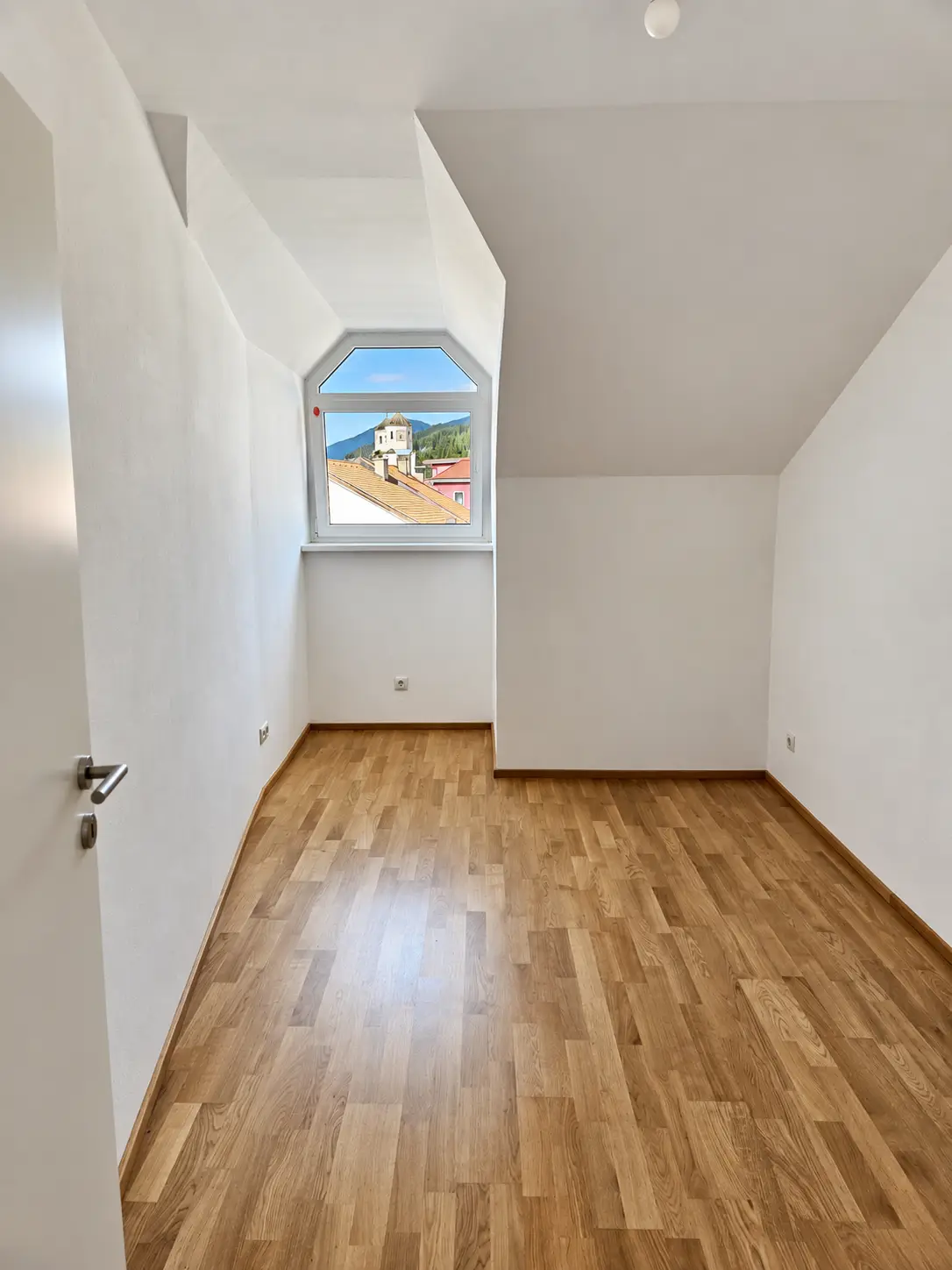 Helle modernisierte Wohnung mit überdachter Terrasse