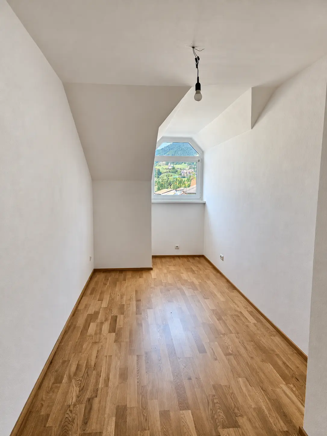 Helle modernisierte Wohnung mit überdachter Terrasse