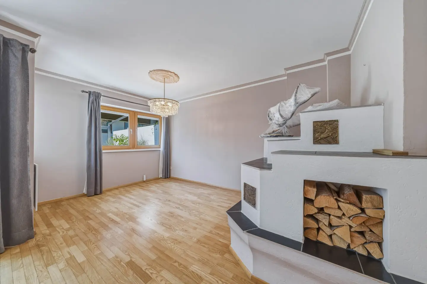 Familienwohnung mit Garten Terrasse und Kamin