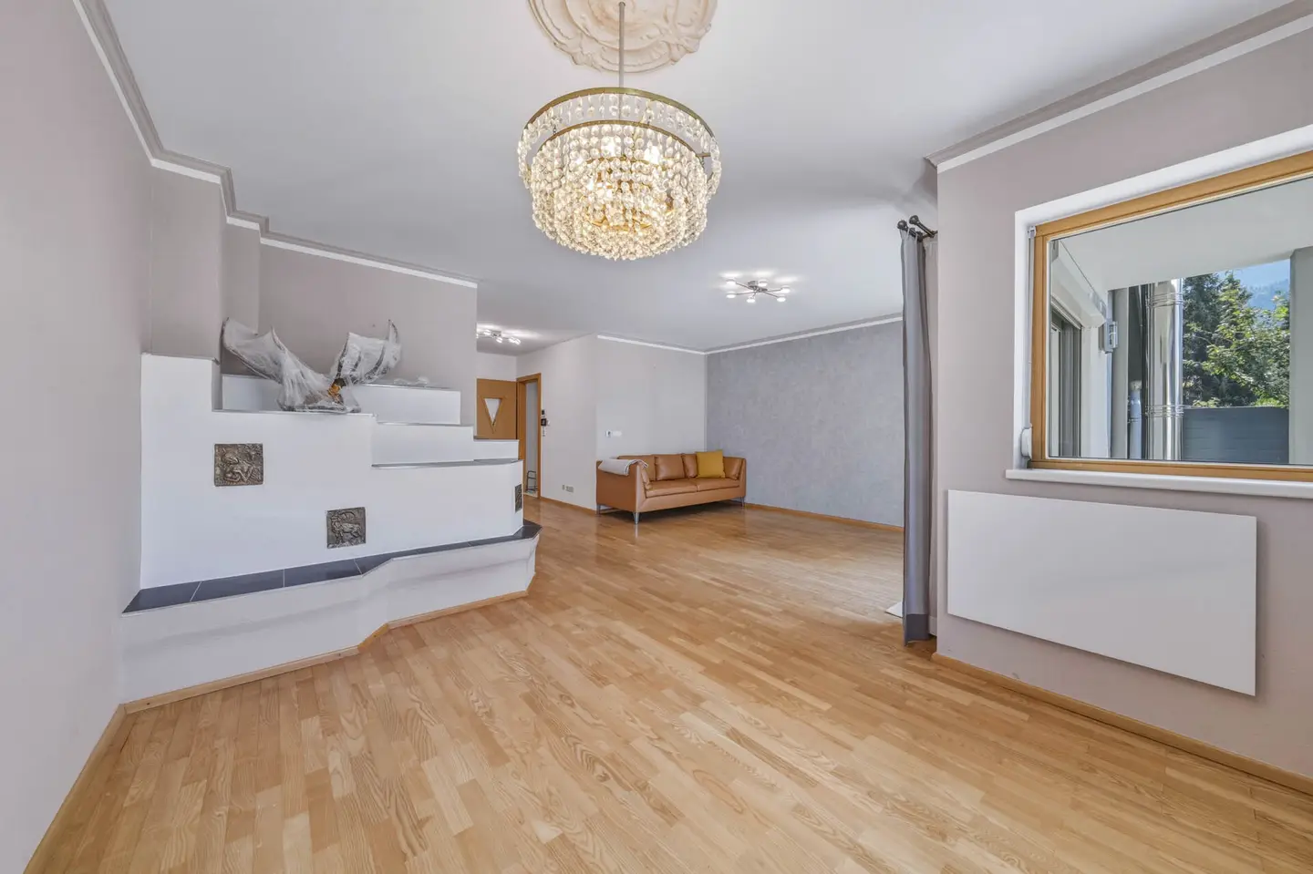 Familienwohnung mit Garten Terrasse und Kamin