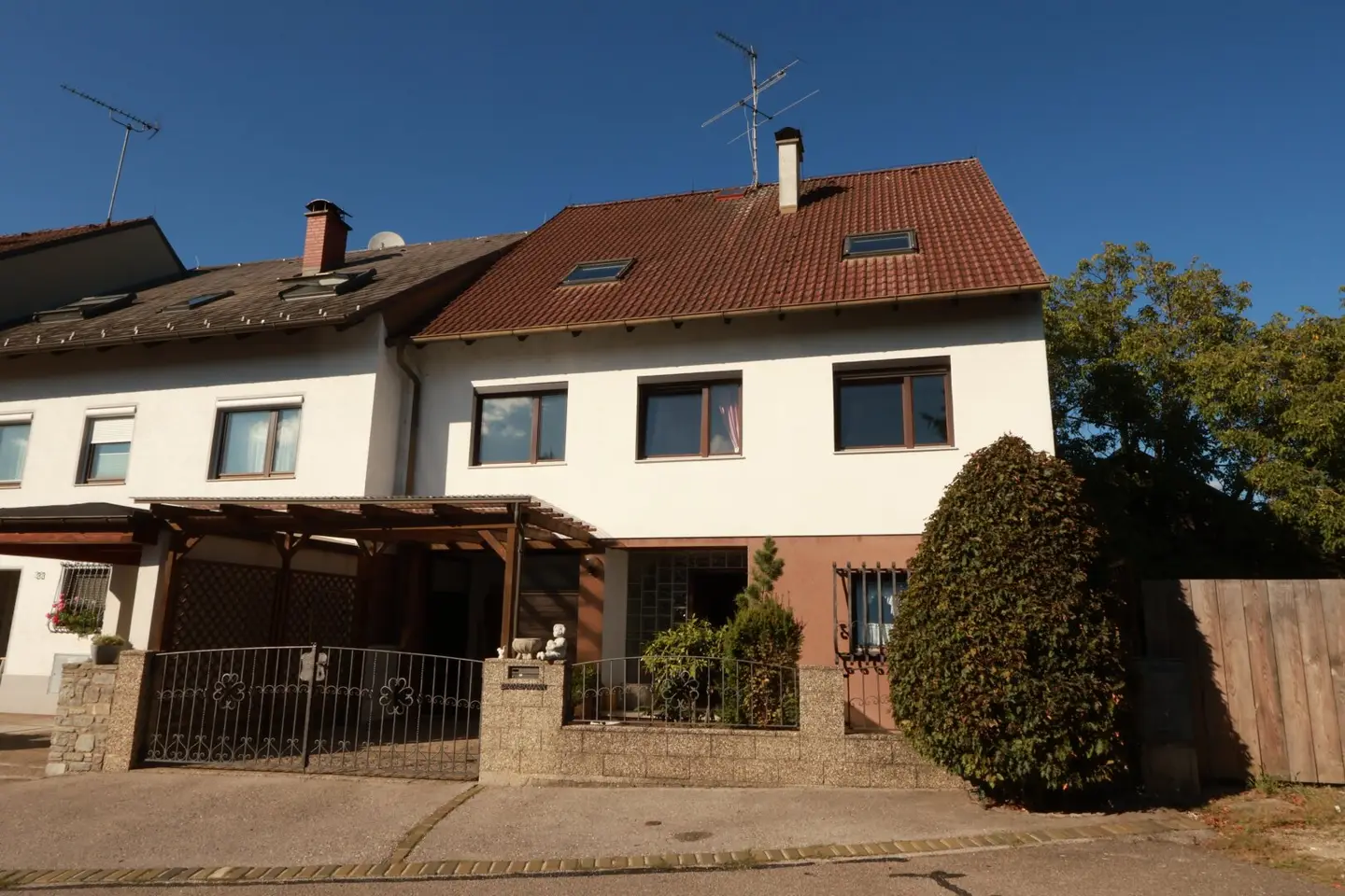 GROSSZÜGIGES Einfamilienhaus!