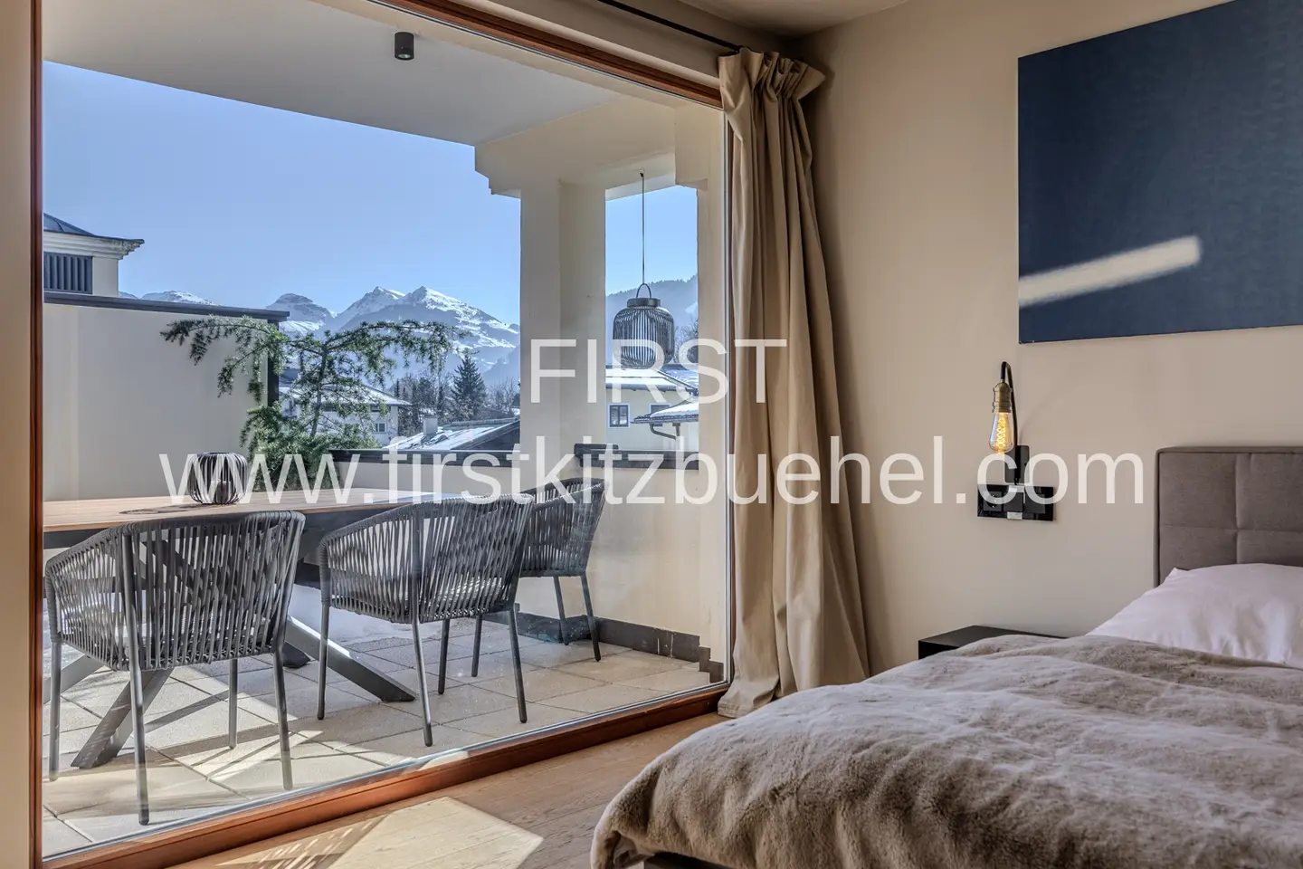 Penthouse with unobstructed panoramic mountain view and hotel service