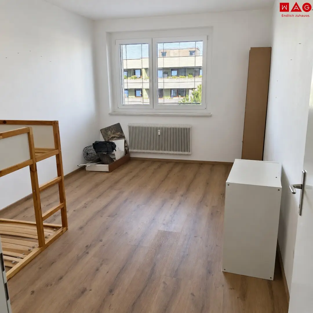 Großzügige 3-Zimmer Wohnung mit Balkon, Aufzug und Tiefgarage in zentraler Lage in Haid! Umgeben von ausgezeichneter Infrastruktur!
