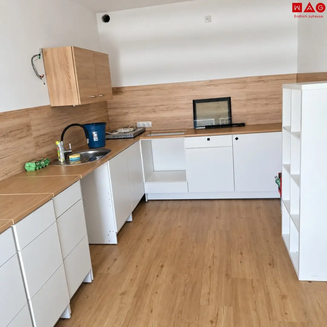 Großzügige 3-Zimmer Wohnung mit Balkon, Aufzug und Tiefgarage in zentraler Lage in Haid! Umgeben von ausgezeichneter Infrastruktur!