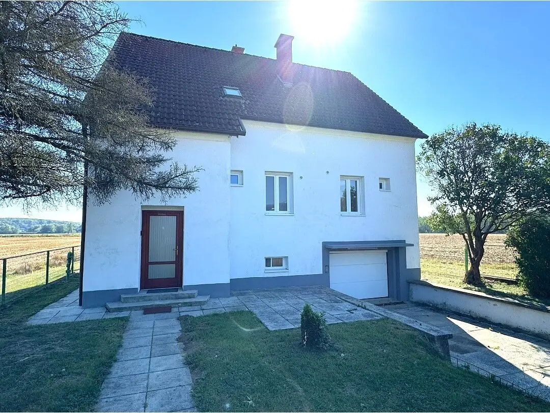Renoviertes Mehrfamilienhaus in sonniger Ruhelage – Südterrasse, Fernblick, großer Garten &amp; PV-Anlage