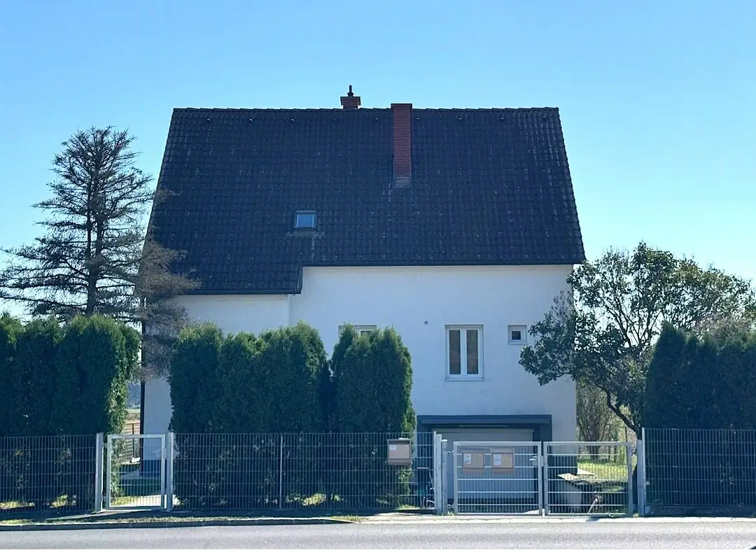 Renoviertes Mehrfamilienhaus in sonniger Ruhelage – Südterrasse, Fernblick, großer Garten &amp; PV-Anlage