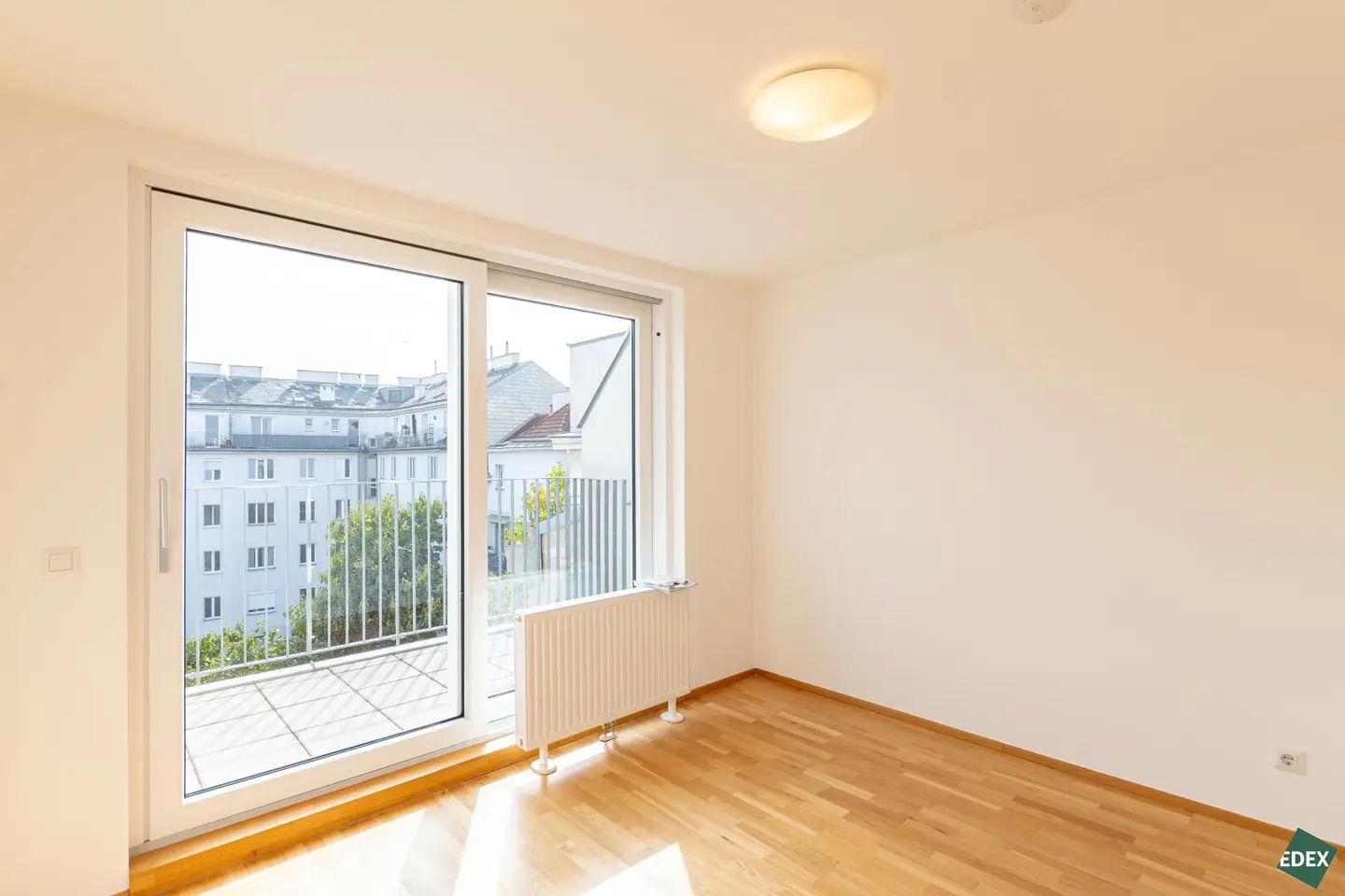 Bright 2-room top-floor apartment with terrace near Hauptbahnhof