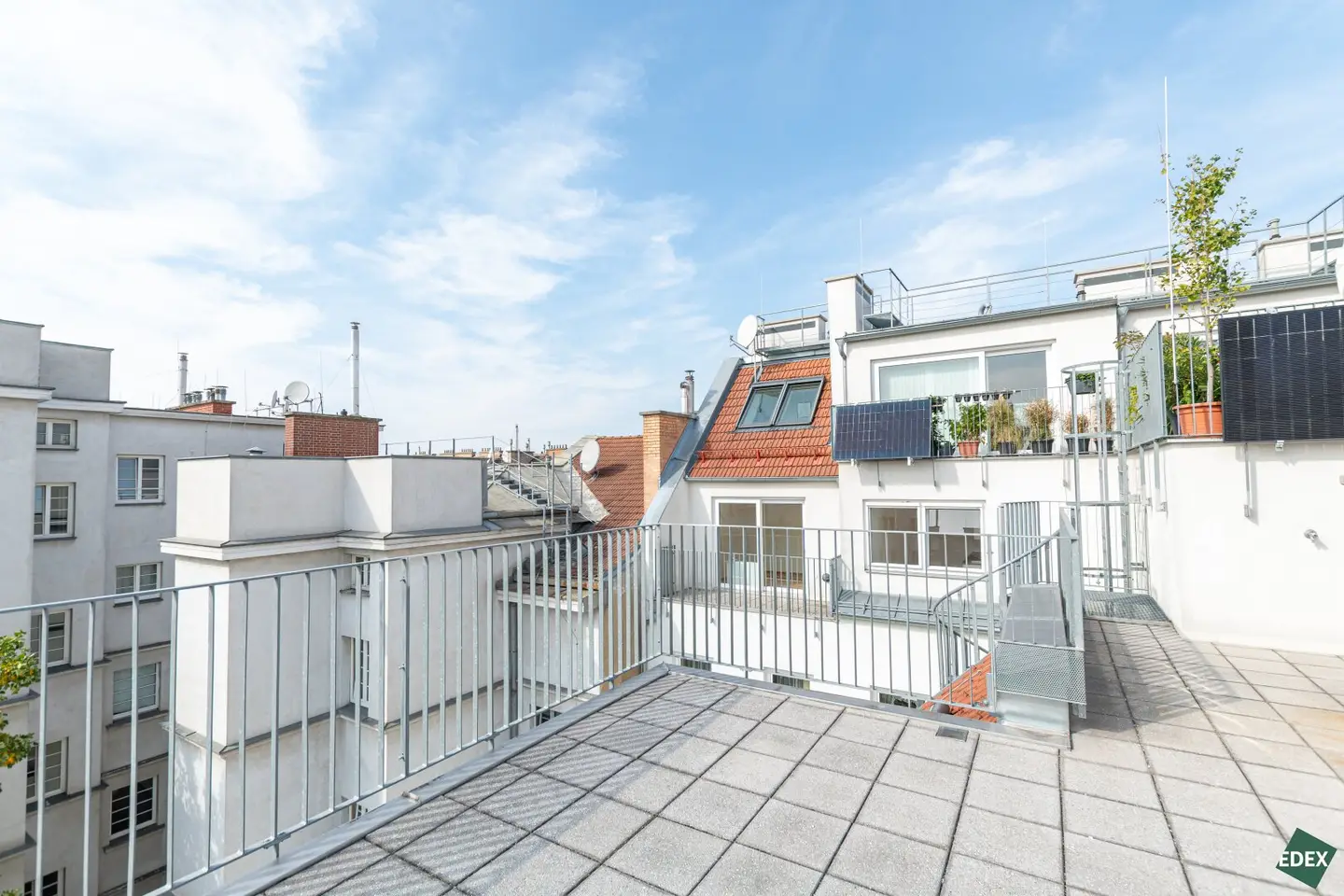 Exclusive top floor apartment with approximately 67 m² roof terrace in 1040