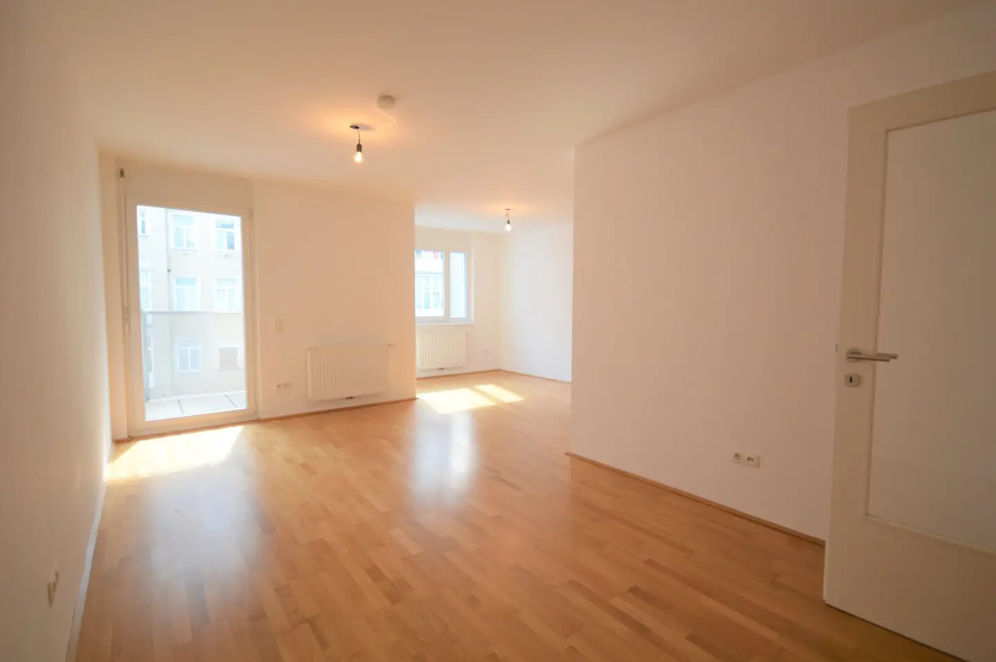 4-room family residence with balcony, in the middle of the Third