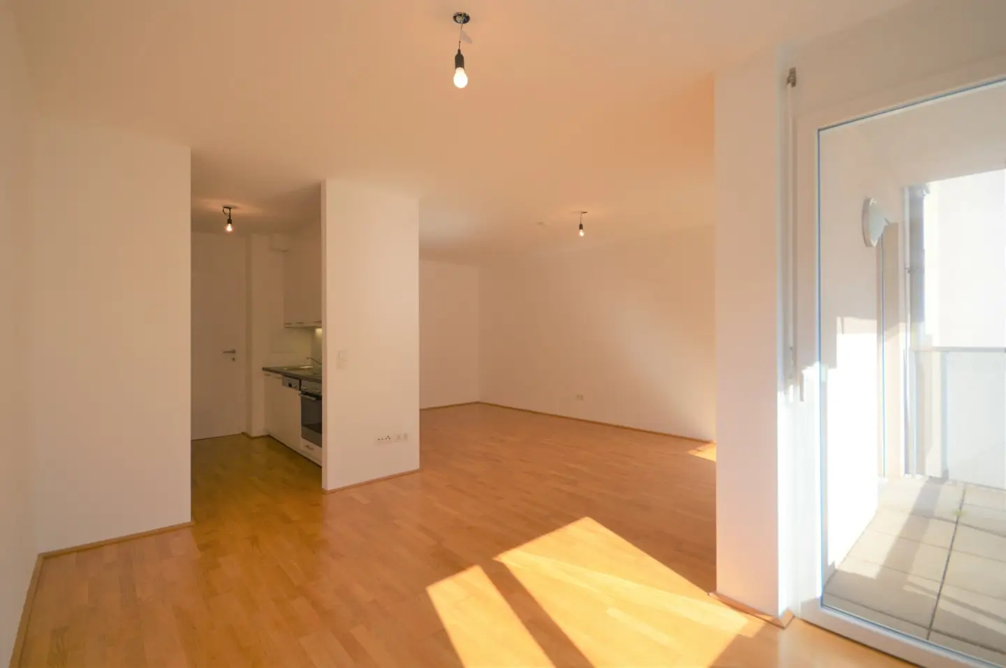 4-room family residence with balcony, in the middle of the Third