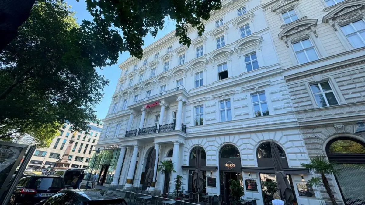 Neu sanierte Altbauwohnung in prominenter Ringlage