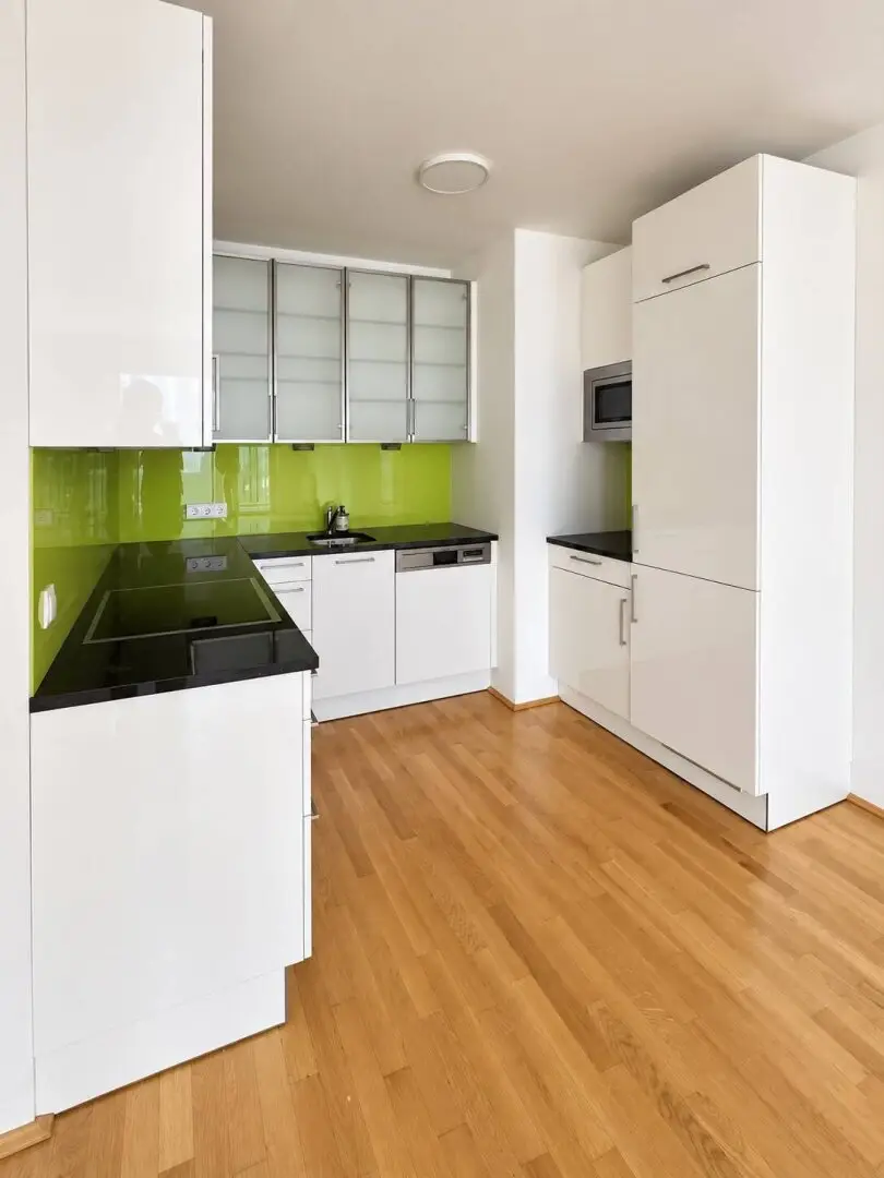 Modernes 3-Zimmer-Apartment in DC Living mit Balkon, Garage, Fitness &amp; Sauna - UNO CITY