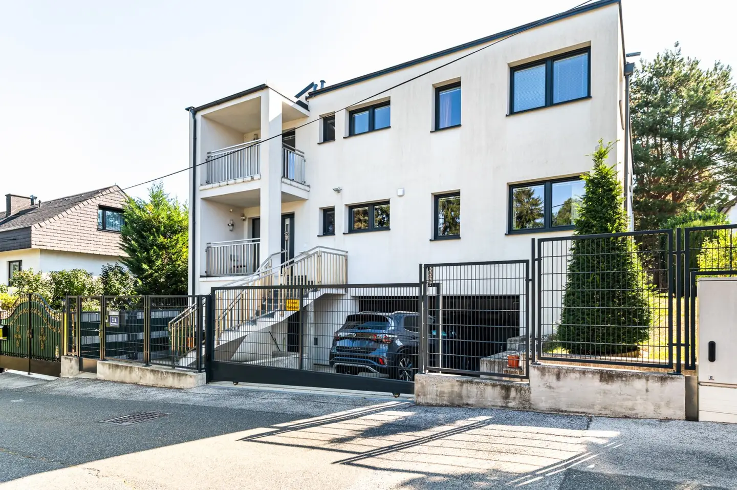 Spacious house with garden in green quiet location at Laaer Berg