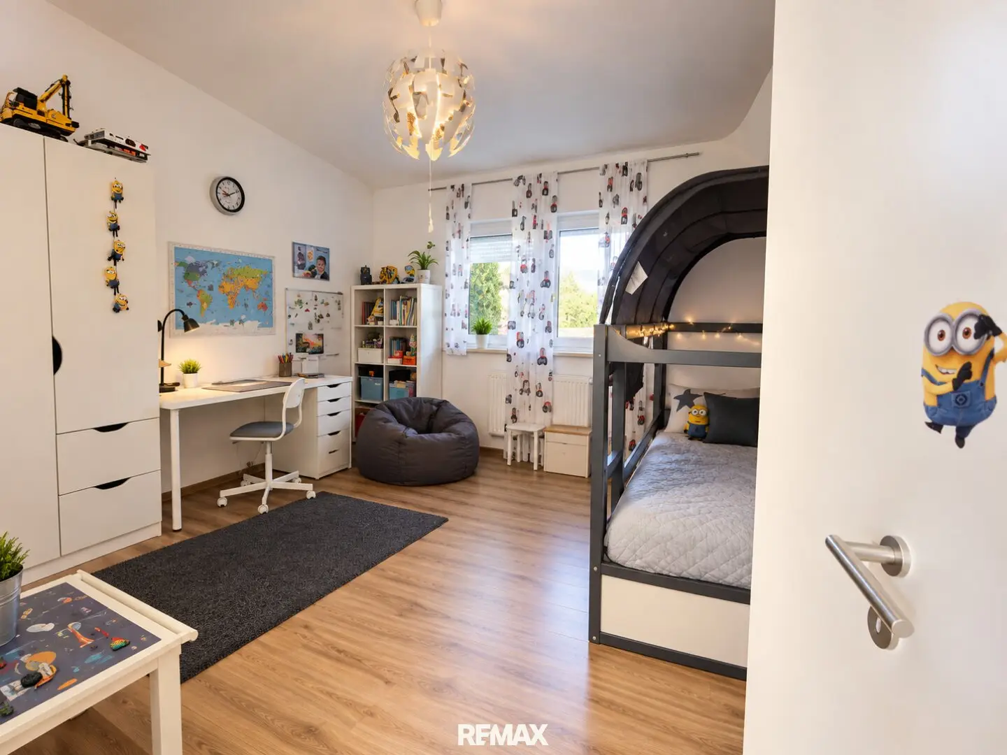 Attraktive Wohnung mit Dachterrasse &amp; gemeinschaftlichem Privatgarten mit Pool