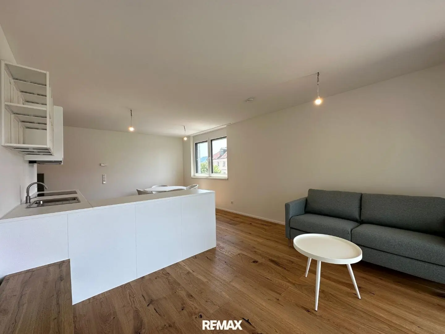 Zur Miete: Moderne, möblierte 2-Zimmer-Wohnung mit XL-Terrasse in Krumpendorf