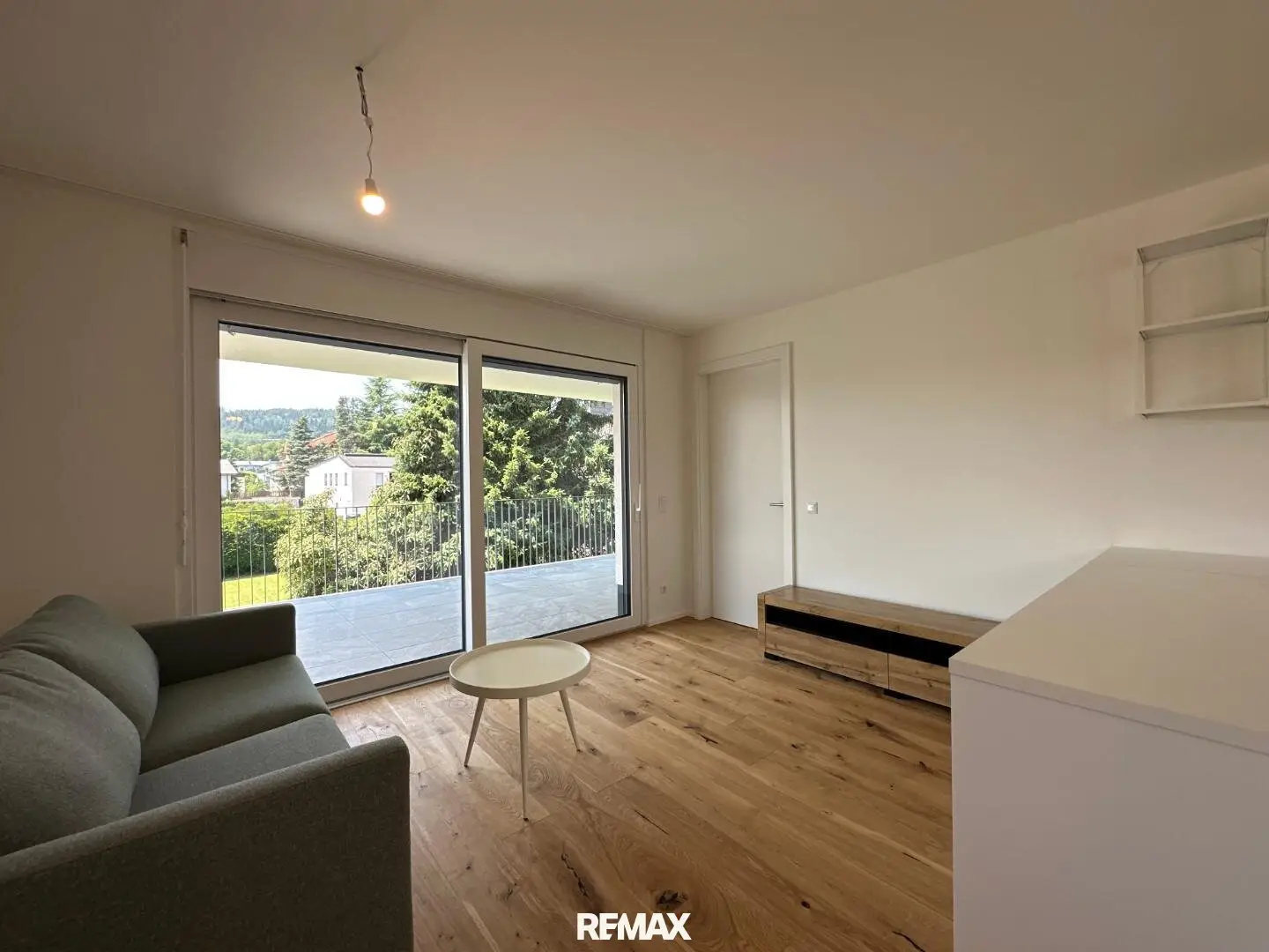 Zur Miete: Moderne, möblierte 2-Zimmer-Wohnung mit XL-Terrasse in Krumpendorf