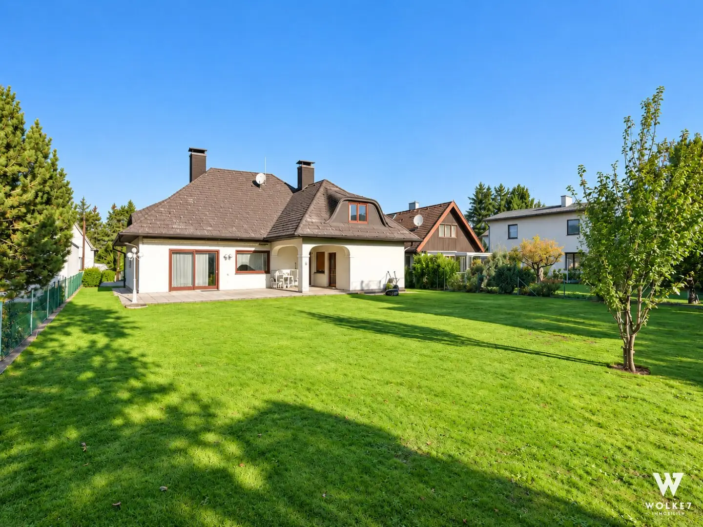 Living with villa character: approx. 343 m² usable area on approx. 980 m² private land | Near Blumengärten &amp; Badeteich Hirschstetten