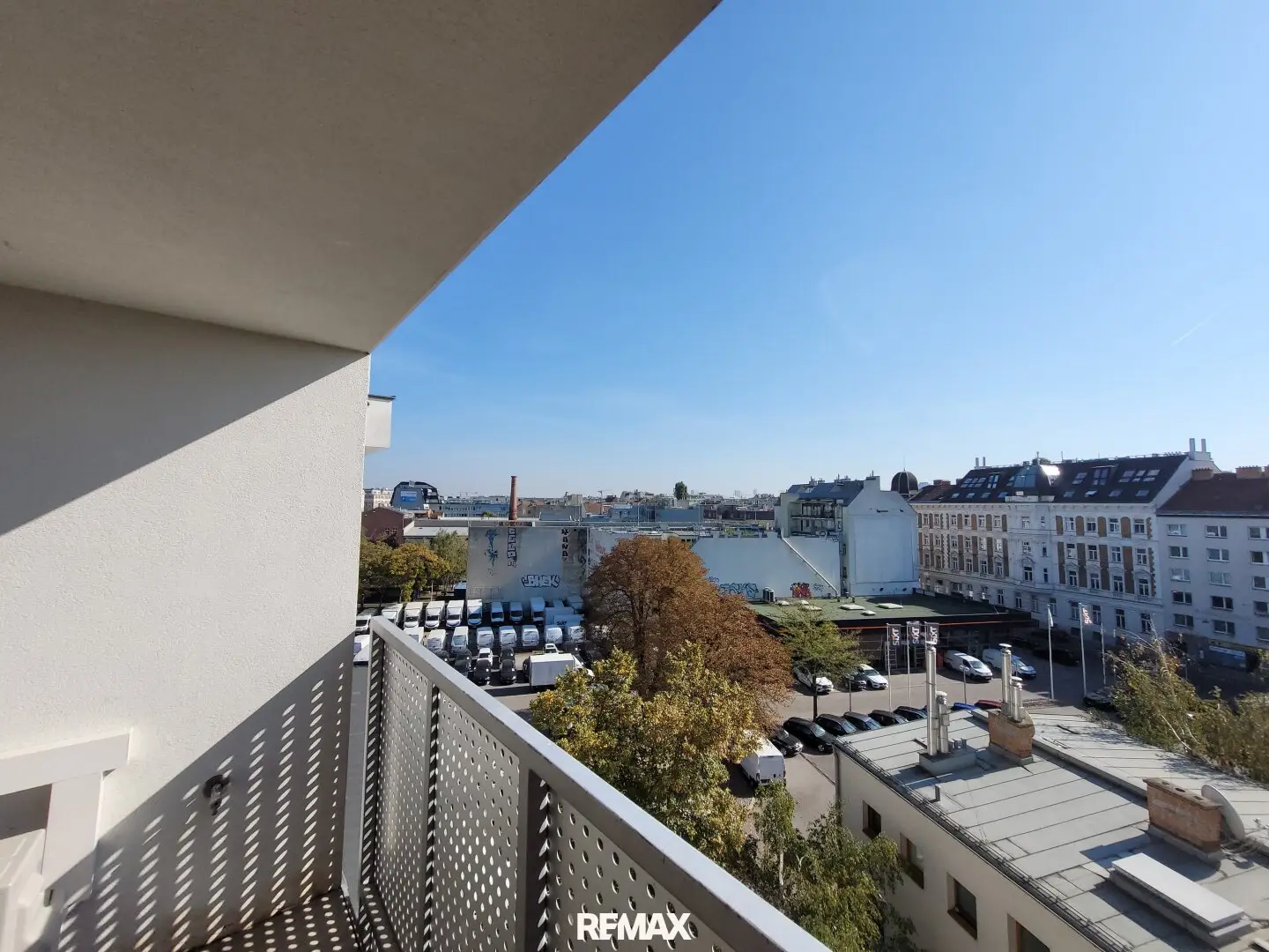 Urban living! Great 3-room apartment with view