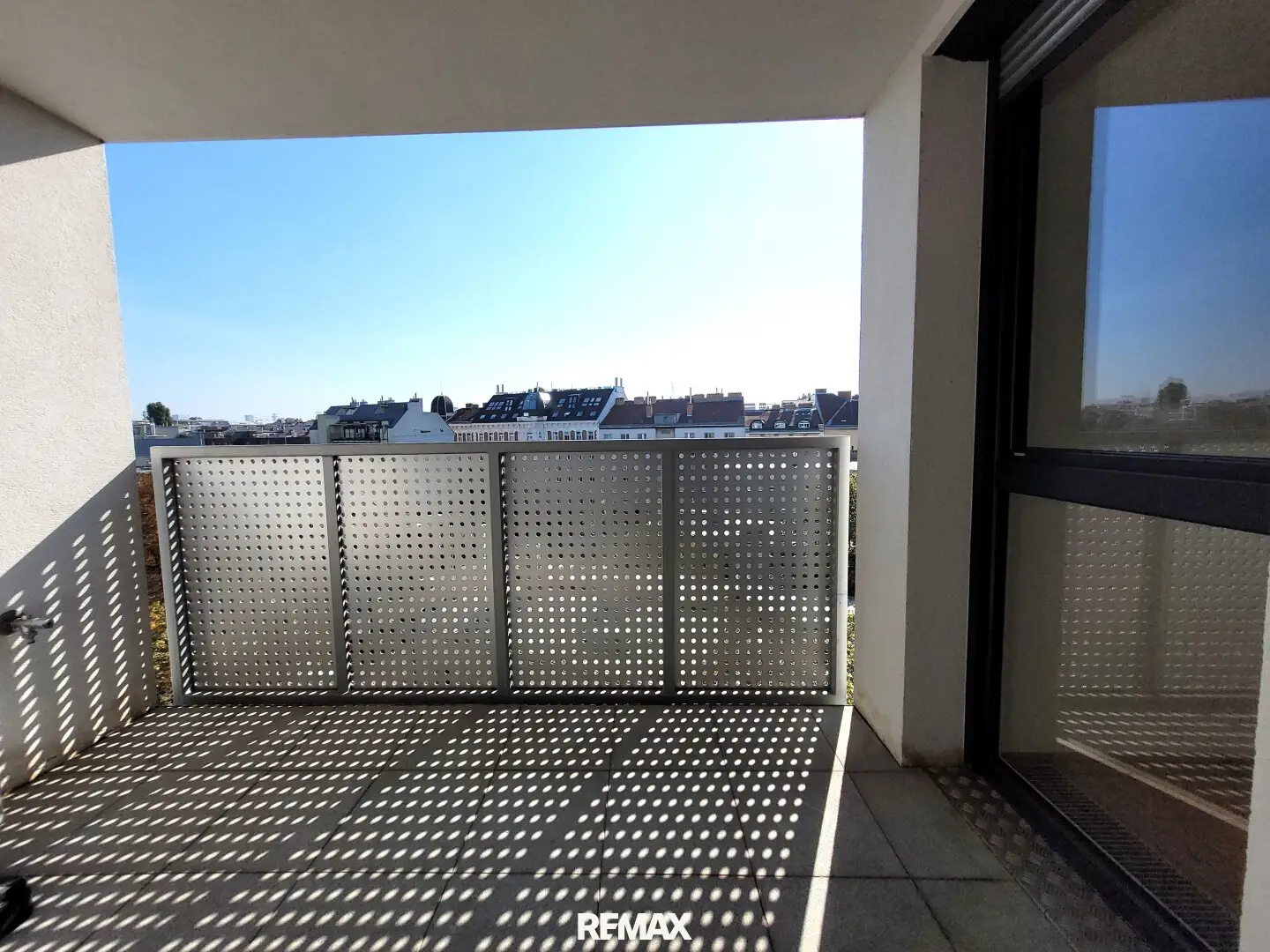 Urban living! Great 3-room apartment with view