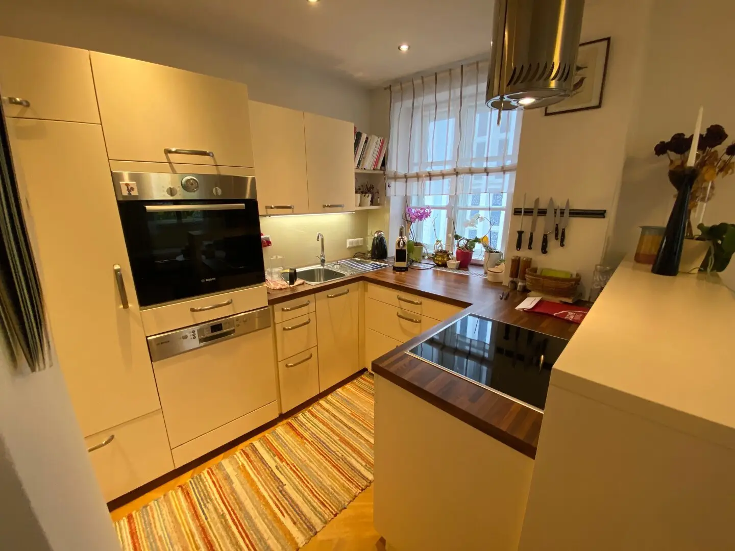 Part-furnished stylish city center apartment Your housing dream quickly fulfilled!