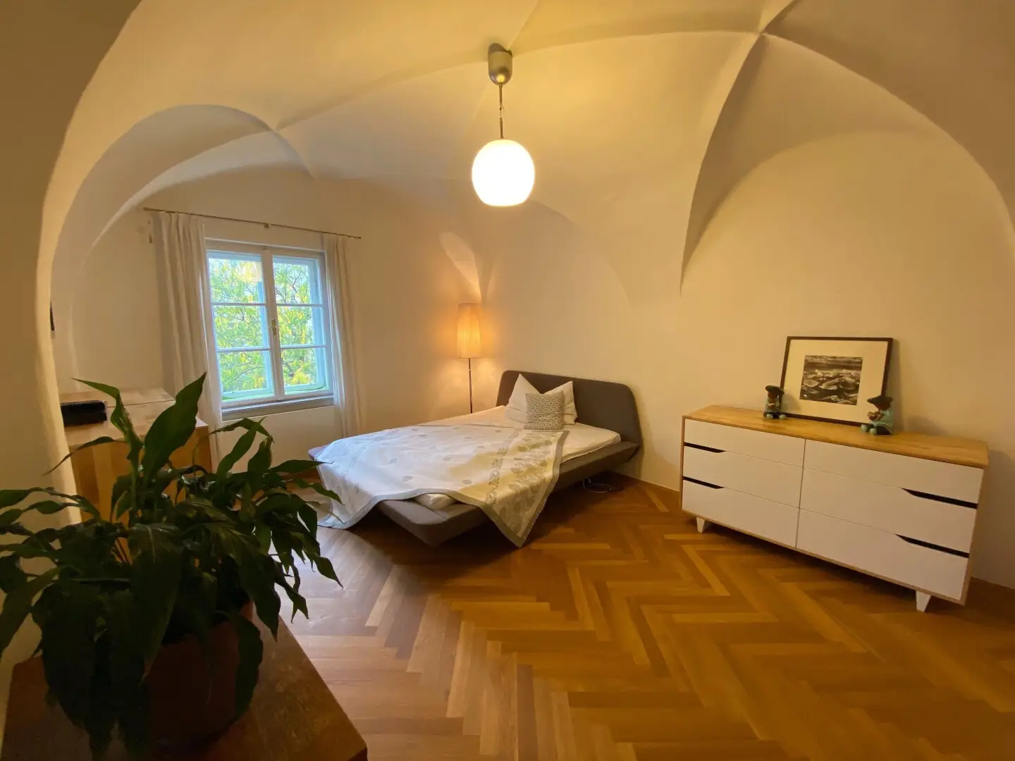 Part-furnished stylish city center apartment Your housing dream quickly fulfilled!